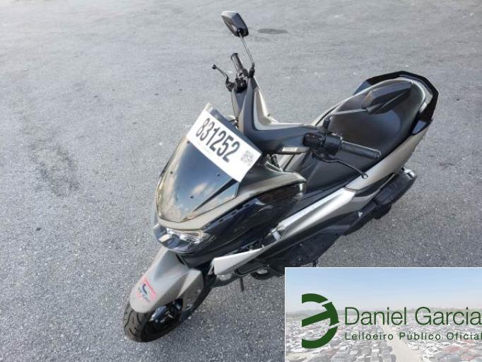 YAMAHA NMAX 18/18