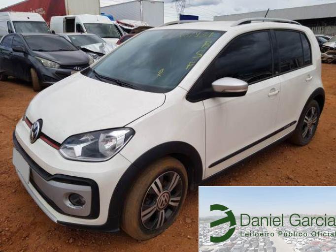 VOLKSWAGEN UP CROSS 19/19